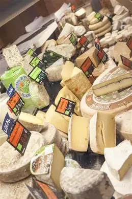 218-biocoop-chambery-faubourg-mache-magasin-alimentation-bio-fromage-coupe-service-traditionnel.webp